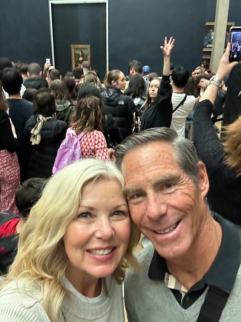 Couple in crowd at Mona Lisa