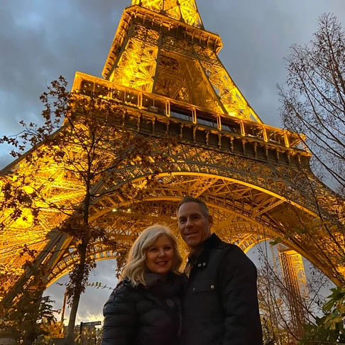 couple at the eiffel tower