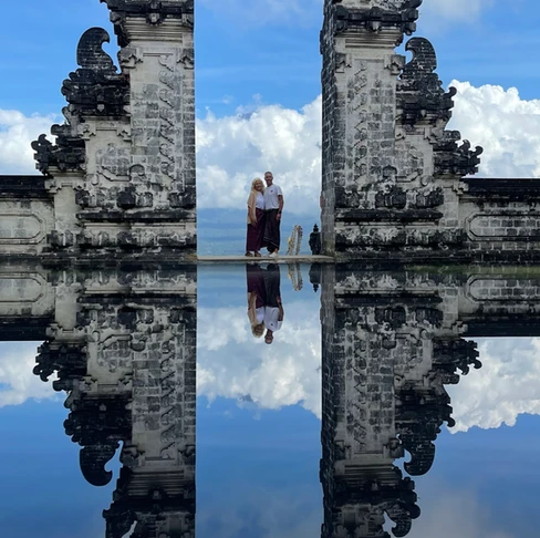 couple at gates of heaven in bali