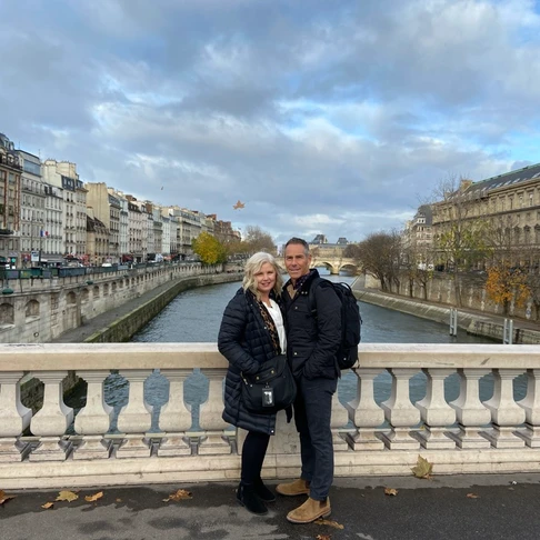 couple at the river seine in paris