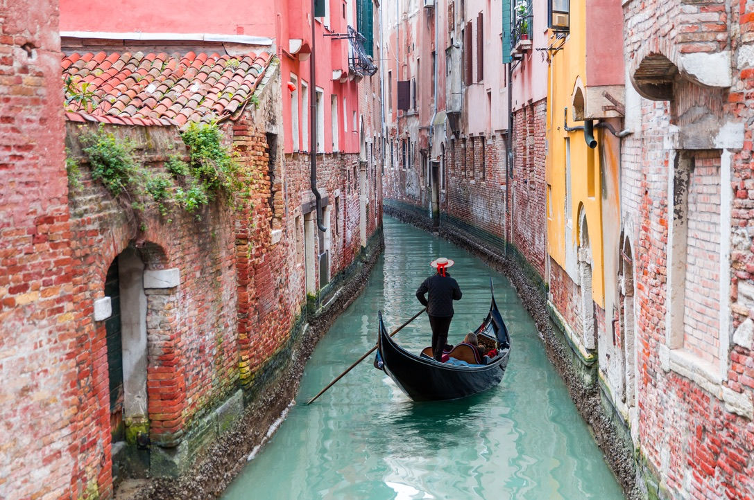 Cruise the Grand Canal